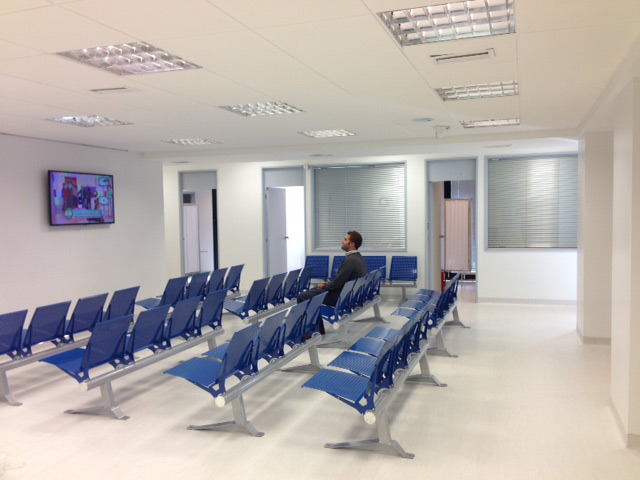 Longarina para salas de espera Flug Centro médico Olivera